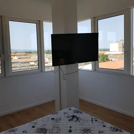 Four Two Apartment *